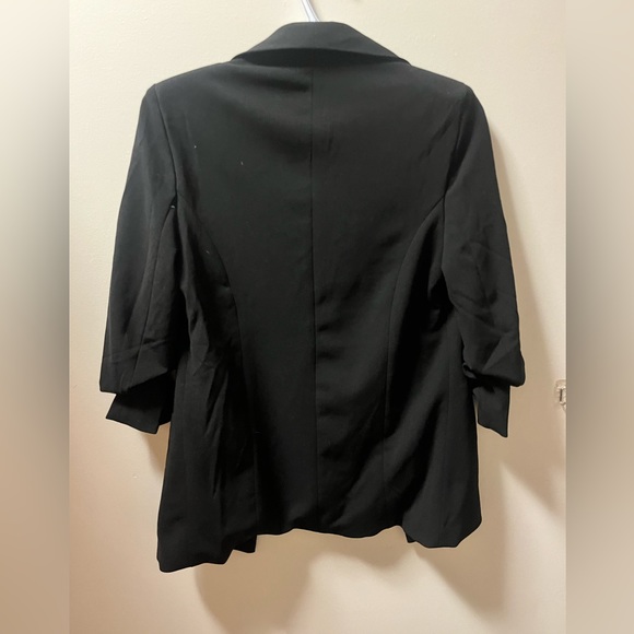 Forever 21 Black Blazer - Picture 2 of 2